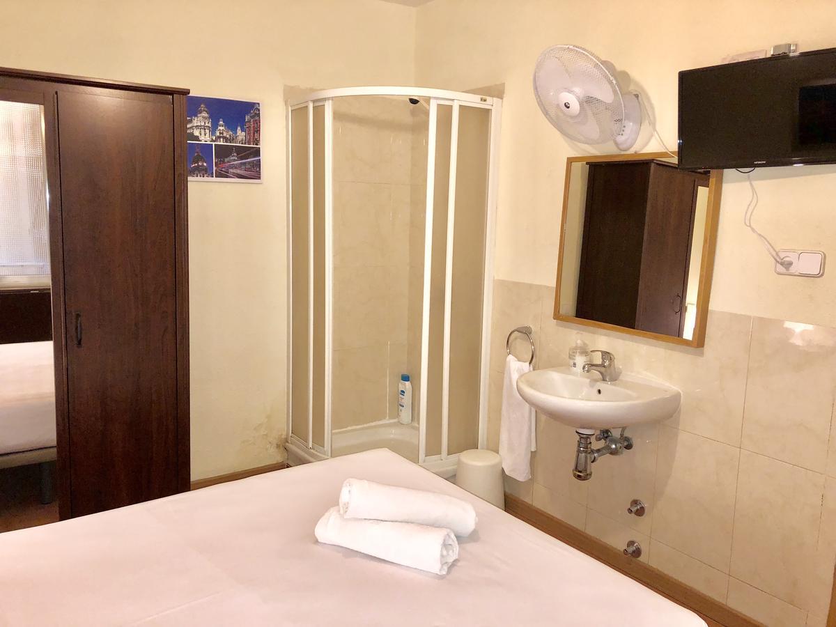 Hostal Arriaza Madrid Luaran gambar