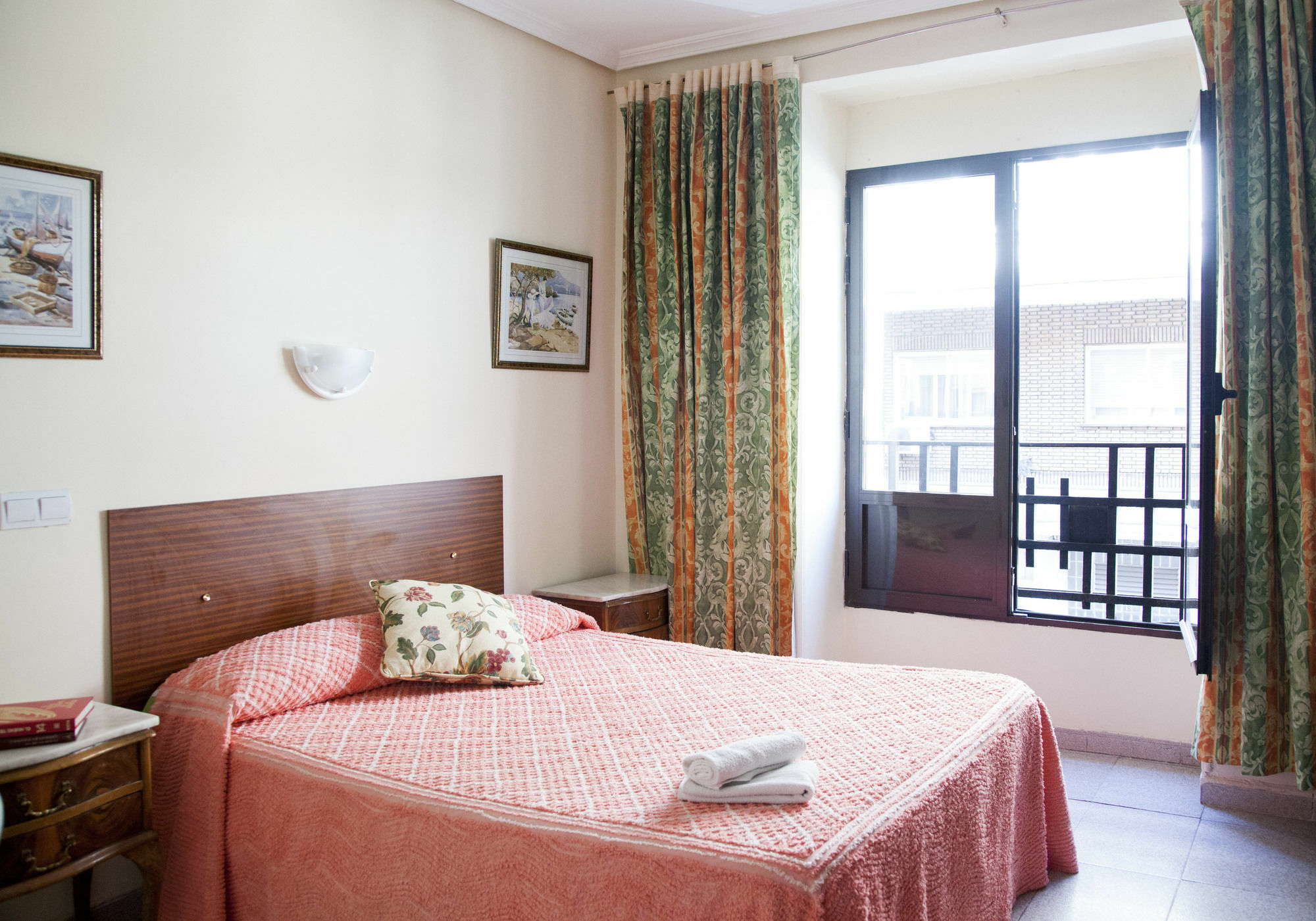 Hostal Arriaza Madrid Luaran gambar